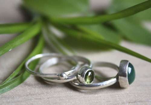 Himalayan green tea, stacking ring in silver, green agate and peridot