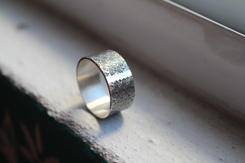 Hitomi, Japanese soothing wave ring in sterling silver