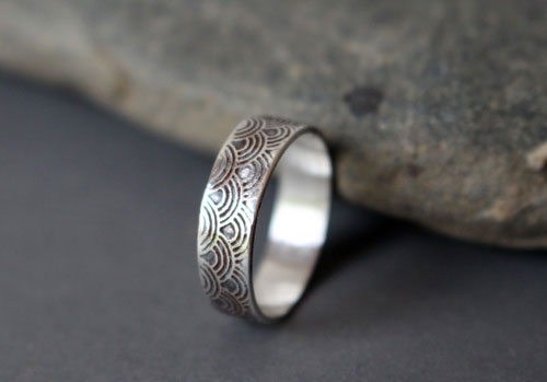 Hitomi small, Japanese soothing waves ring in sterling silver