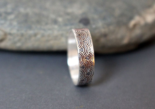 Hitomi small, Japanese soothing waves ring in sterling silver