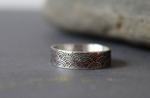 Hitomi small, Japanese soothing waves ring in sterling silver