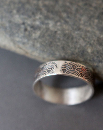 Hitomi small, Japanese soothing waves ring in sterling silver