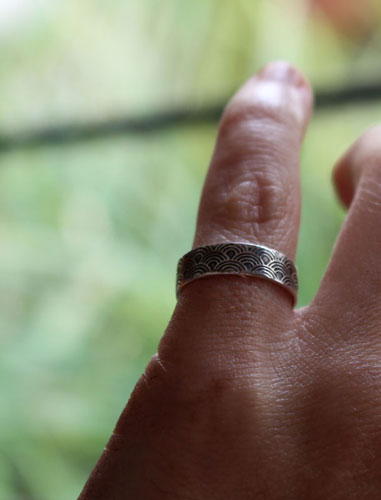 Hitomi small, Japanese soothing waves ring in sterling silver