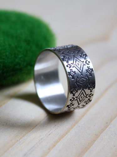 Huichol, Mexican tribal geometric ring in silver