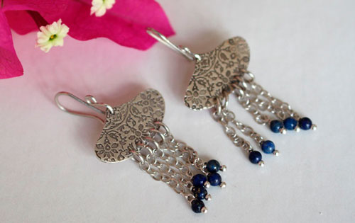 Huyana, Amerindian rain earrings in silver and lapis lazuli