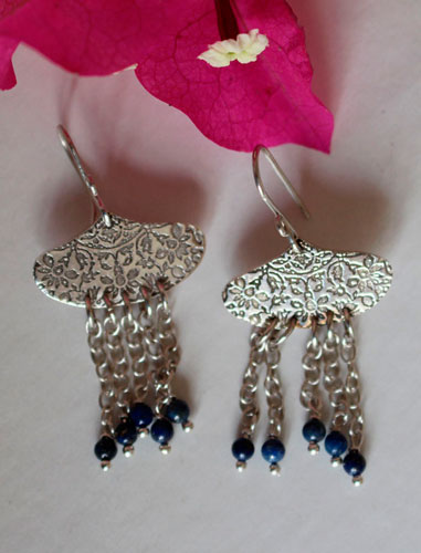 Huyana, Amerindian rain earrings in silver and lapis lazuli