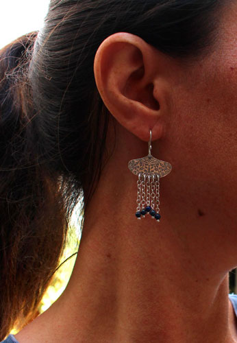 Huyana, Amerindian rain earrings in silver and lapis lazuli