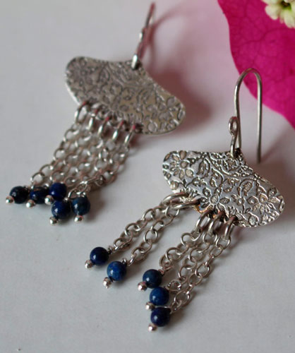 Huyana, Amerindian rain earrings in silver and lapis lazuli