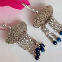 Huyana, Amerindian rain earrings in silver and lapis lazuli