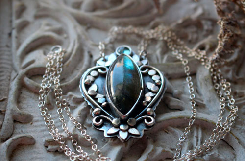Inaccessible Eden, garden flowers necklace in silver and labradorite