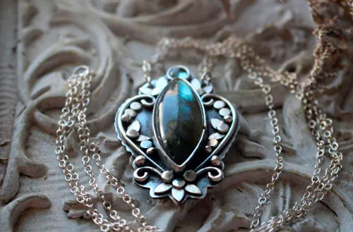 Inaccessible Eden, garden flowers necklace in silver and labradorite