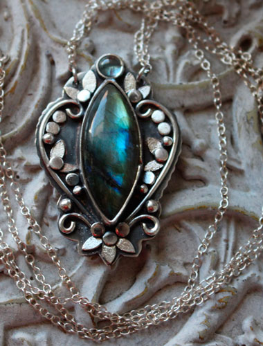 Inaccessible Eden, garden flowers necklace in silver and labradorite