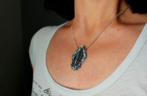 Inaccessible Eden, garden flowers necklace in silver and labradorite