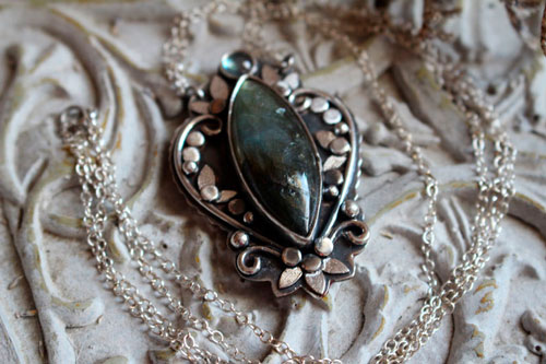 Inaccessible Eden, garden flowers necklace in silver and labradorite