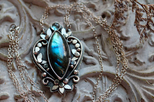 Inaccessible Eden, garden flowers necklace in silver and labradorite