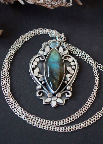 Inaccessible Eden, garden flowers necklace in silver and labradorite