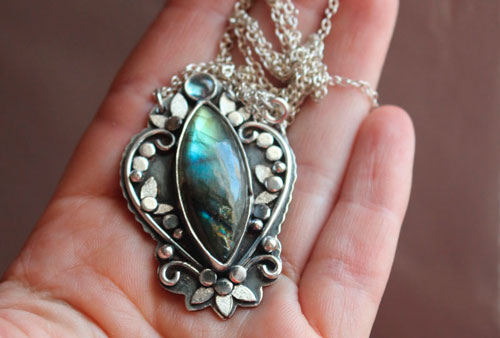 Inaccessible Eden, garden flowers necklace in silver and labradorite