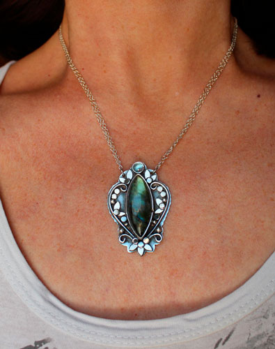 Inaccessible Eden, garden flowers necklace in silver and labradorite