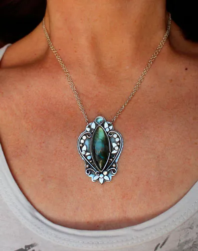 Inaccessible Eden, garden flowers necklace in silver and labradorite