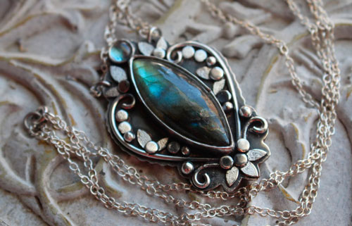 Inaccessible Eden, garden flowers necklace in silver and labradorite