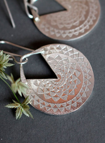 Inca sun, Pre-Hispanic celestial earrings in silver