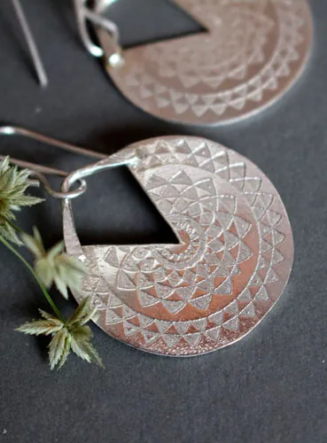 Inca sun, Pre-Hispanic celestial earrings in silver