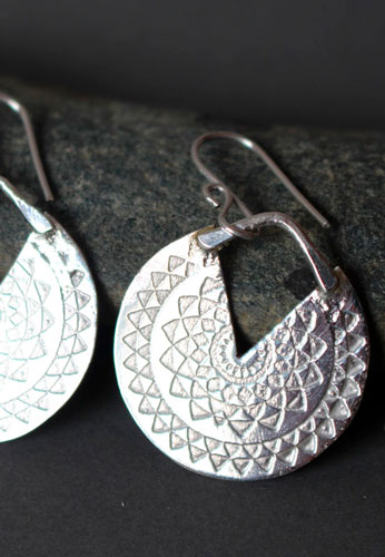 Inca sun, Pre-Hispanic celestial earrings in silver