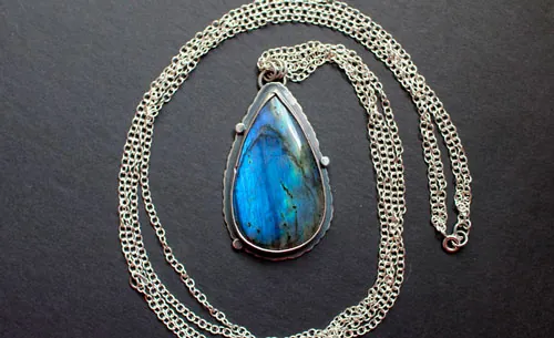 Invisible to the eye, Little Prince quote necklace in silver and labradorite