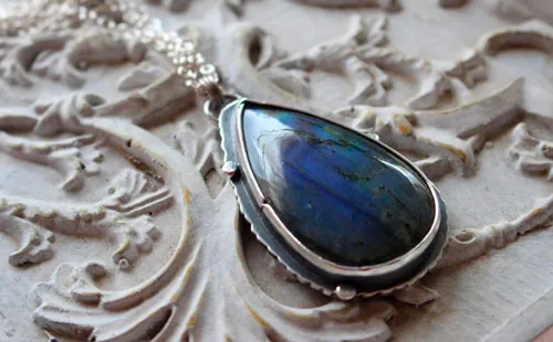Invisible to the eye, Little Prince quote necklace in silver and labradorite