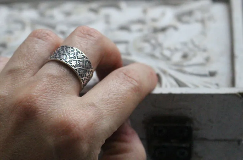 Ivy crown,  strength of bonds Medieval ring in silver