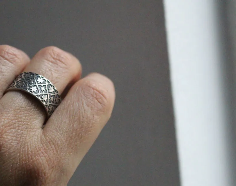 Ivy crown,  strength of bonds Medieval ring in silver