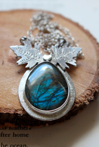 Ice leaves, leaves necklace in silver and labradorite