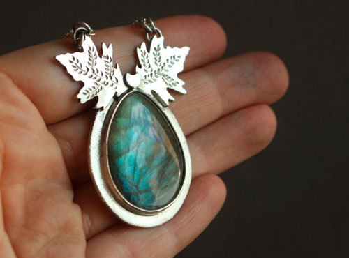 Ice leaves, leaves necklace in sterling silver and labradorite 
