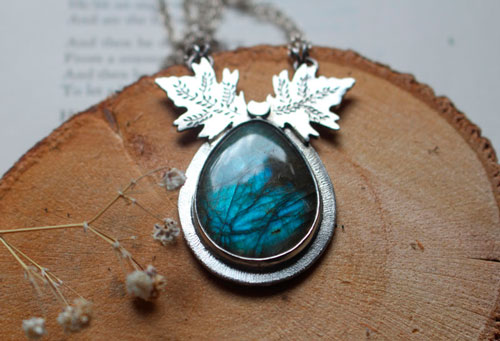 Ice leaves, leaves necklace in silver and labradorite