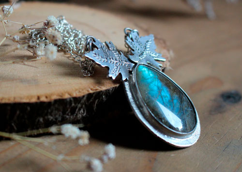 Ice leaves, leaves necklace in silver and labradorite
