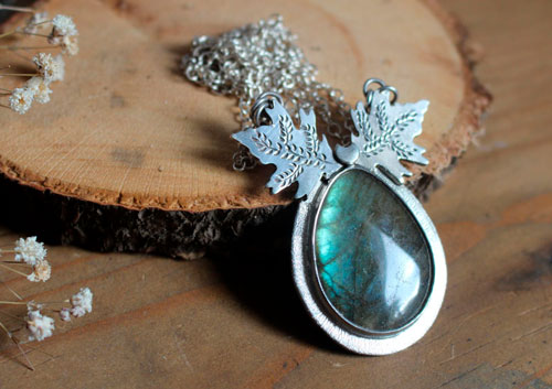 Ice leaves, leaves necklace in silver and labradorite