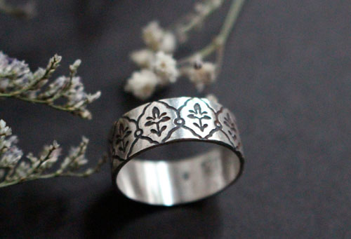 Iris, art nouveau engraved ring in sterling silver