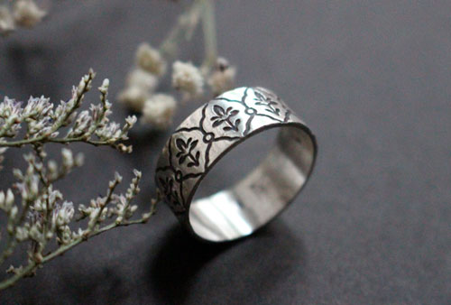 Iris, art nouveau engraved ring in sterling silver