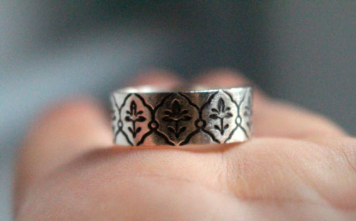 Iris, art nouveau engraved ring in sterling silver