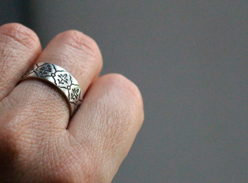 Iris, art nouveau engraved ring in sterling silver