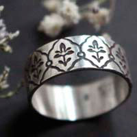 Iris, art nouveau engraved ring in sterling silver