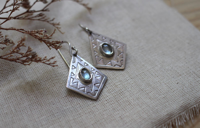 Itzia, Mexican diamond earrings in sterling silver and zircon