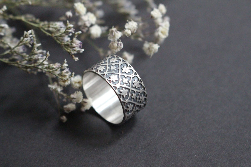 Ivy crown, links strength ring in sterling silver