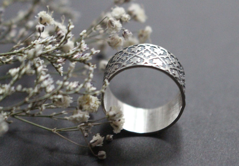 Ivy crown, links strength ring in sterling silver
