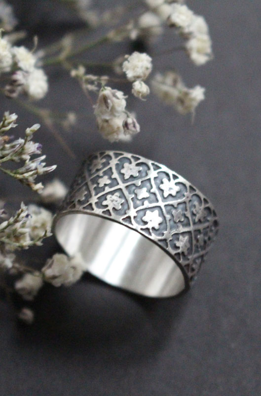 Ivy crown, links strength ring in sterling silver