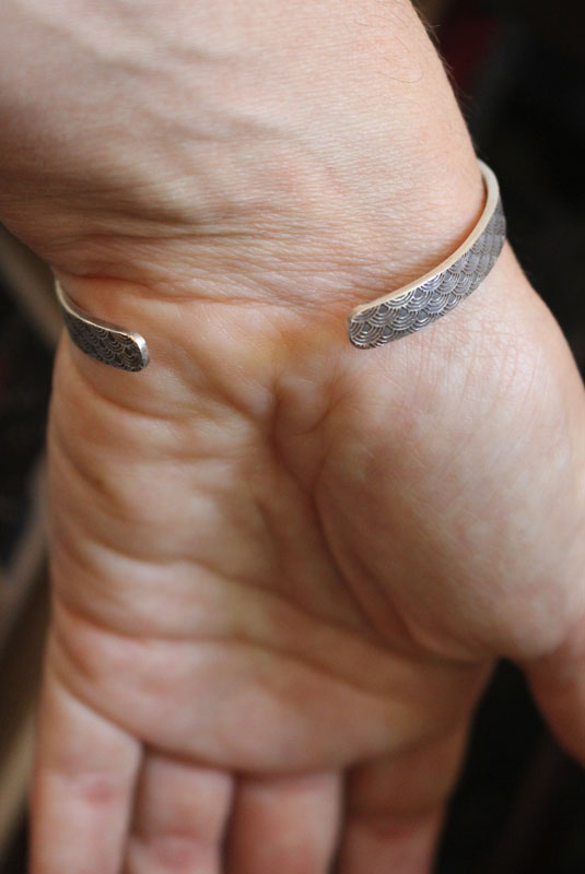 Kaito, Japanese seigaiha waves bracelet in sterling silver