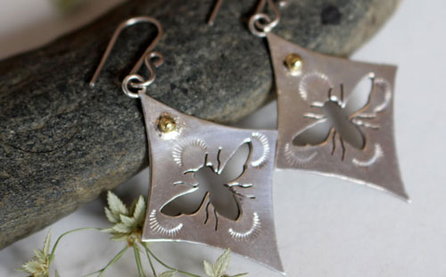 Keren, bee earrings in sterling silver and brass