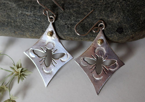 Keren, bee earrings in sterling silver and brass