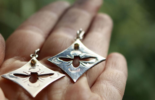 Keren, bee earrings in sterling silver and brass