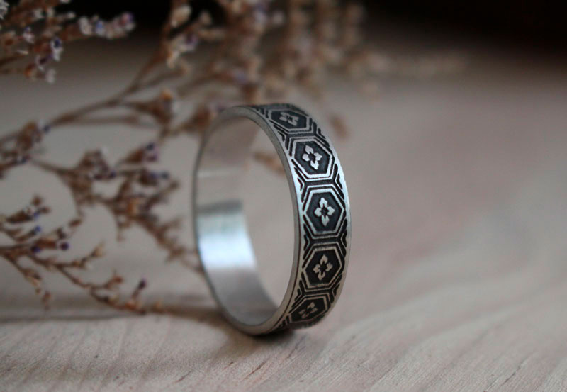 Kikko Hanabishi, Japanese turtle scale ring in sterling silver